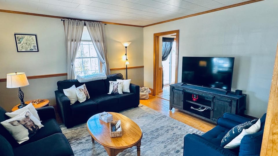 TV and multimedia, Living room, Seating area