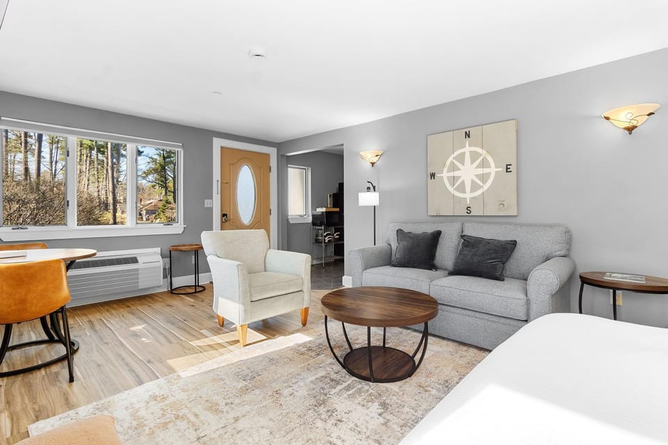 Living room, Seating area, Dining area