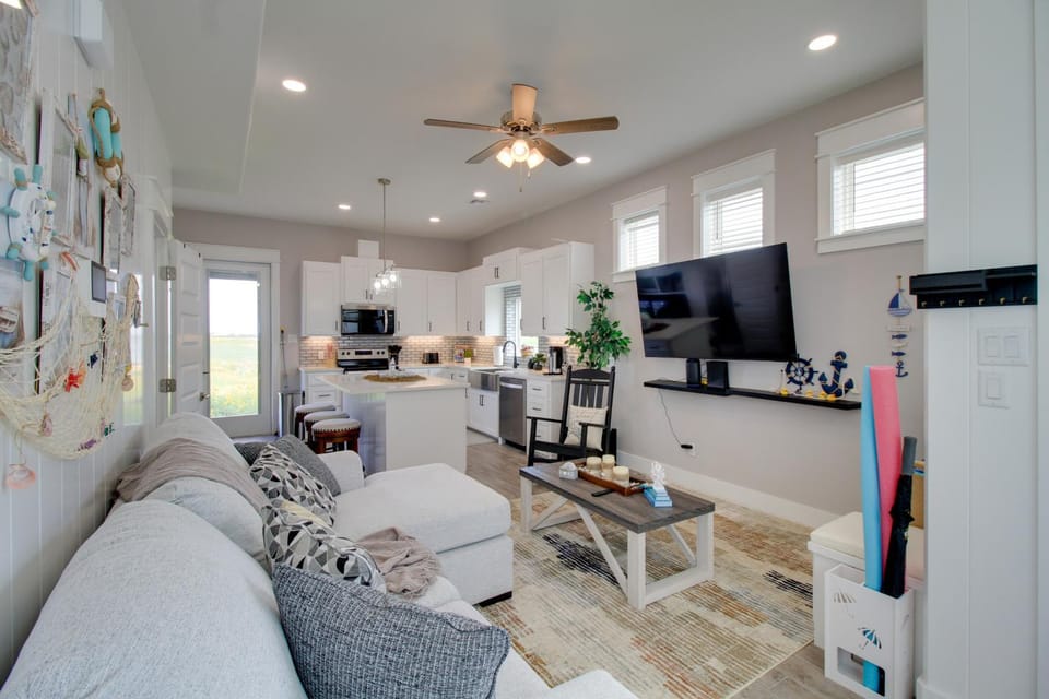 Walk to Beach & Pool Access! North Padre Retreat House in North Padre Island