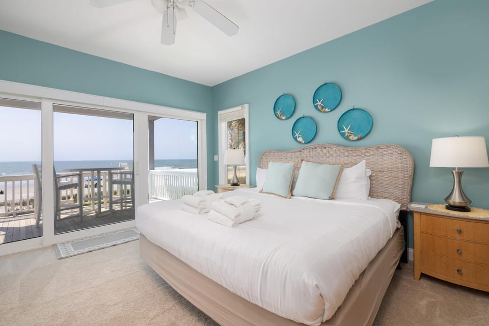 Bed, Day, Balcony/Terrace, Beach, Bedroom, Sea view, furniture, towels