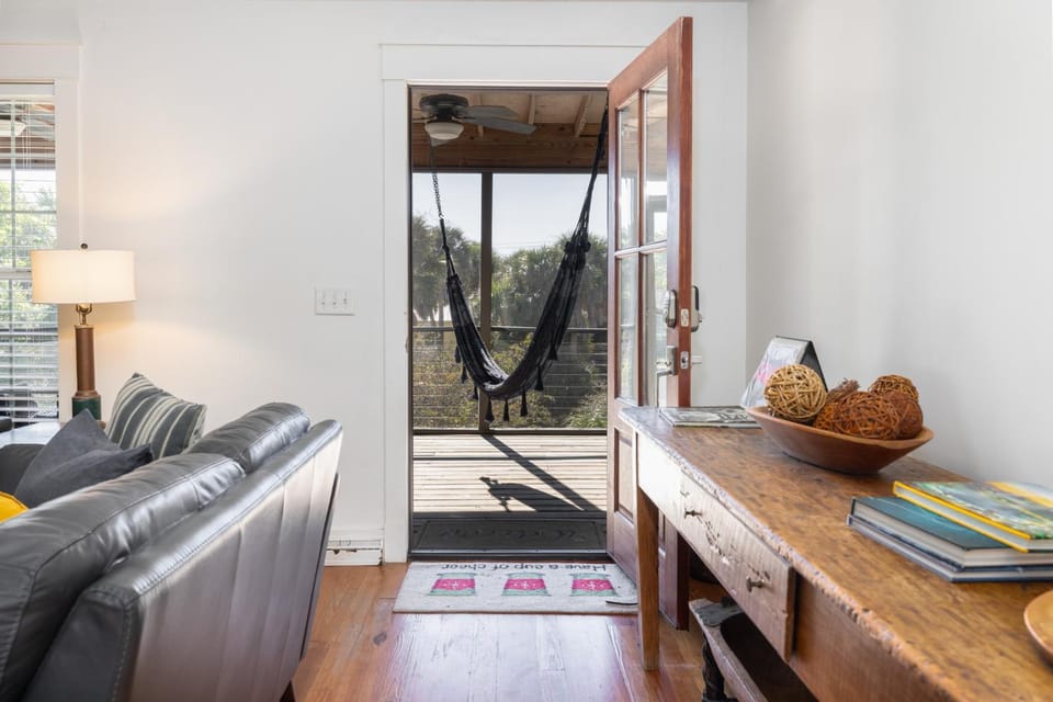 Patio, Day, Garden, Living room, Seating area, furniture