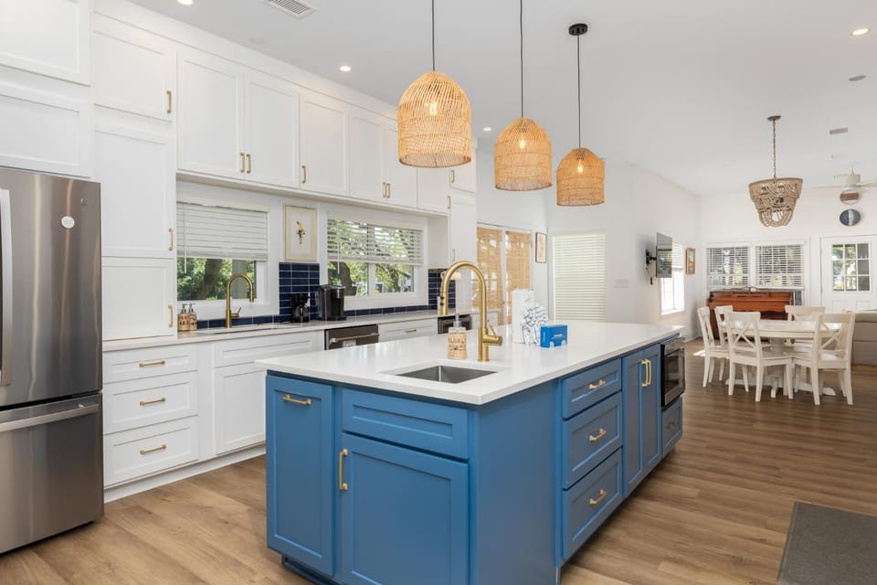 Day, Kitchen or kitchenette, Dining area, furniture, kitchen
