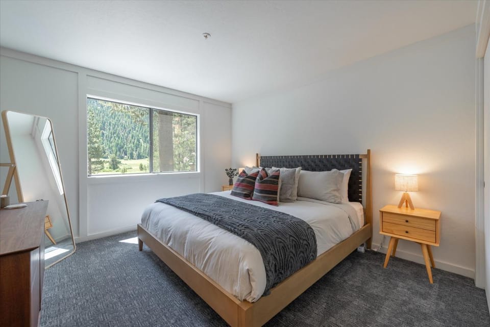 Alpenglow Loft condo Apartment in Palisades Tahoe (Olympic Valley)