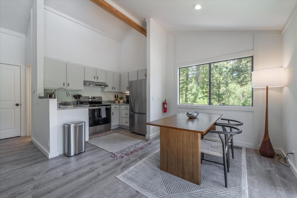 Alpenglow Loft condo Apartment in Palisades Tahoe (Olympic Valley)