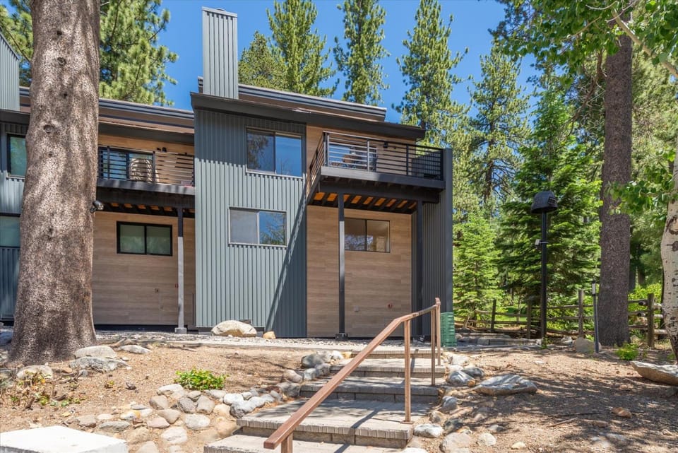 Alpenglow Loft condo Apartment in Palisades Tahoe (Olympic Valley)
