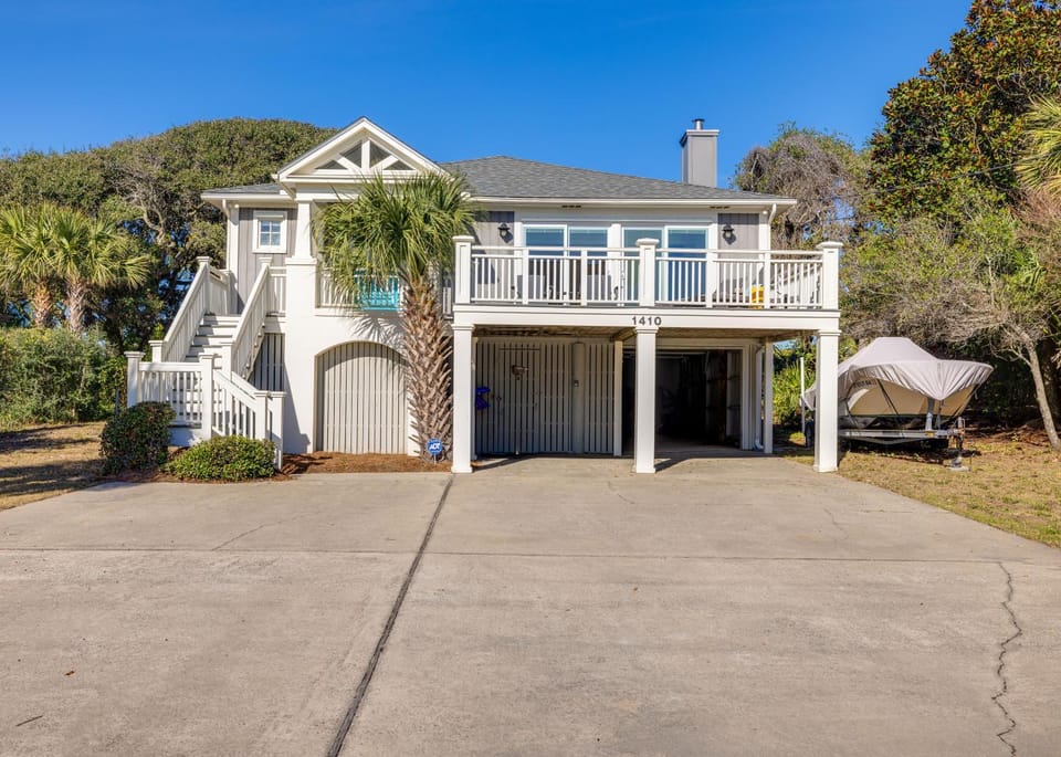 East Ashley Avenue 1410 - The Blue Pelican House in Folly Beach