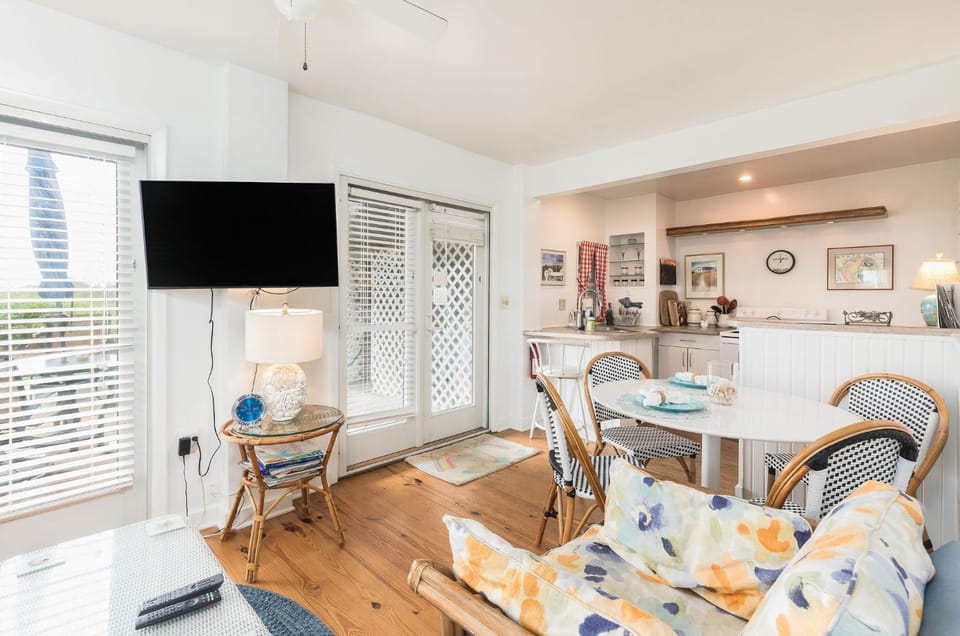 East Ashley Avenue 1595 - Pelican Alley Apartment in James Island