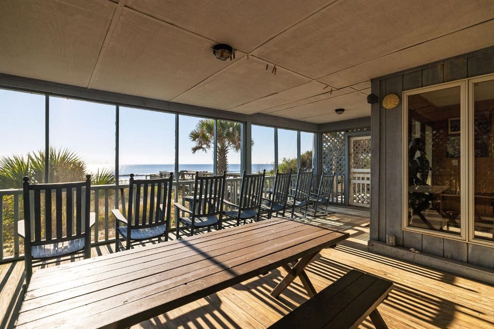 East Ashley Avenue 1639 - Connies Retreat House in James Island