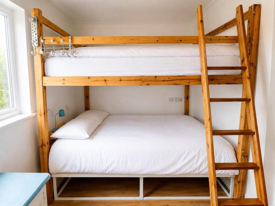 Bed, bunk bed
