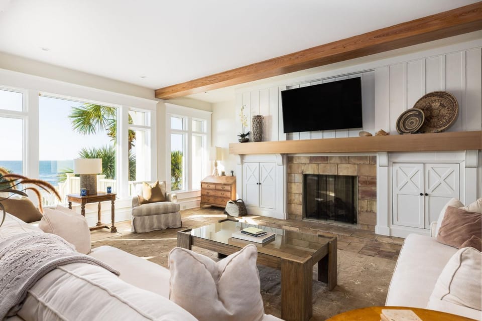 Day, TV and multimedia, View (from property/room), Living room, Sea view, fireplace, furniture
