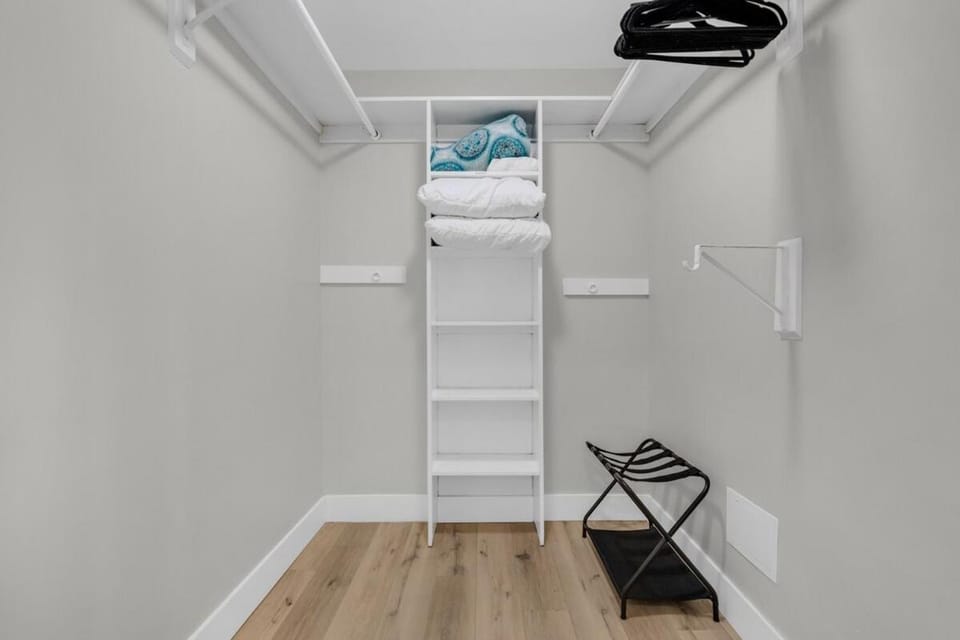 towels, wardrobe