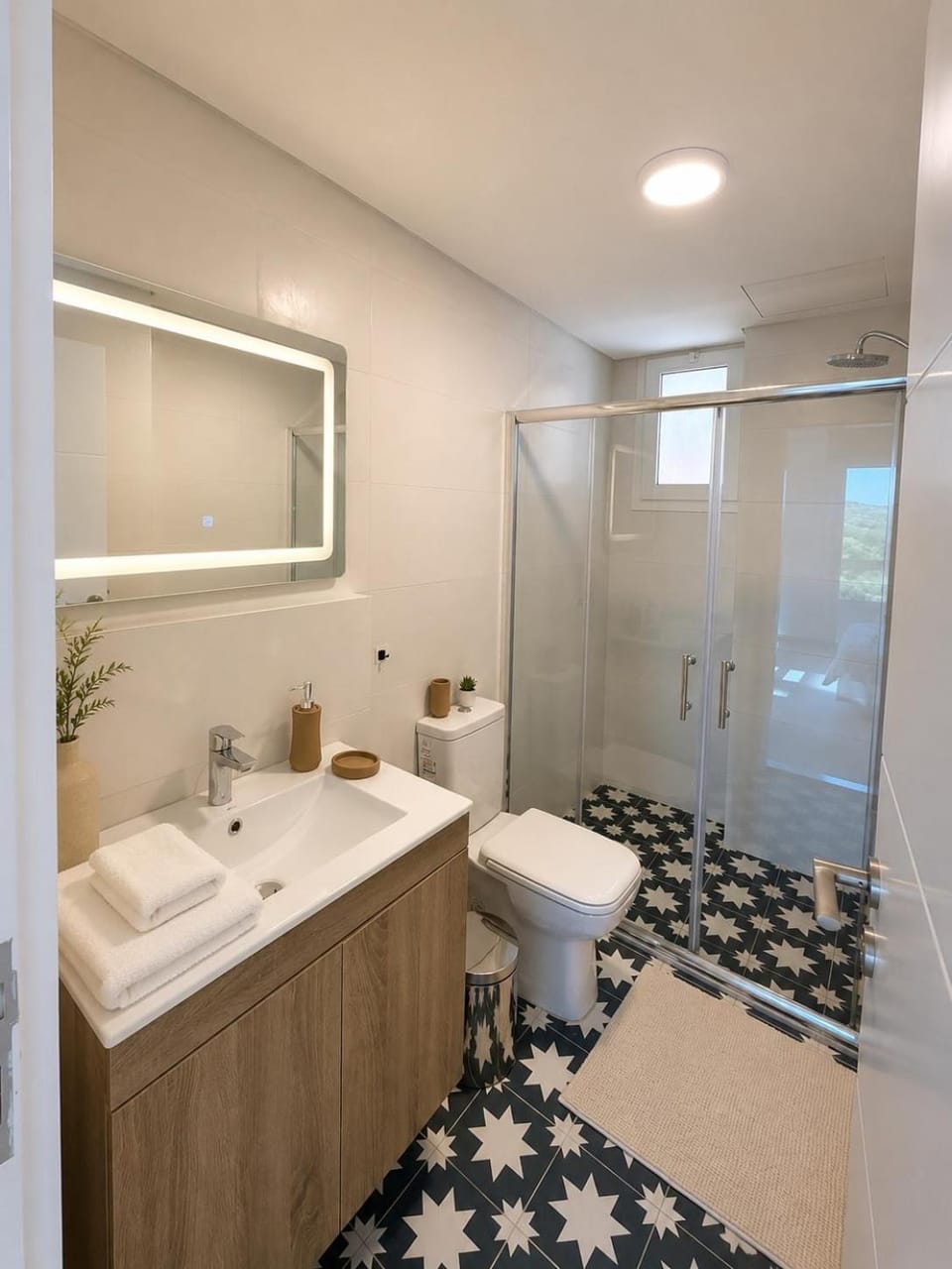 Shower, Toilet, Bathroom, towels