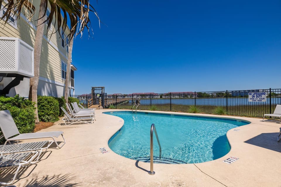 Property building, Day, Garden, Seating area, Lake view, Pool view, Swimming pool