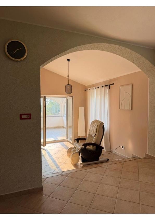 Massage, Living room