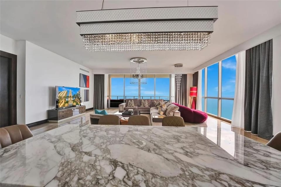 Superb Oceanfront Retreat Apartment in Sunny Isles Beach