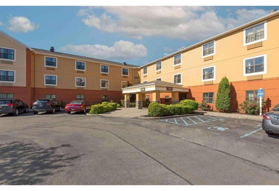 Property building, Facade/entrance, Parking