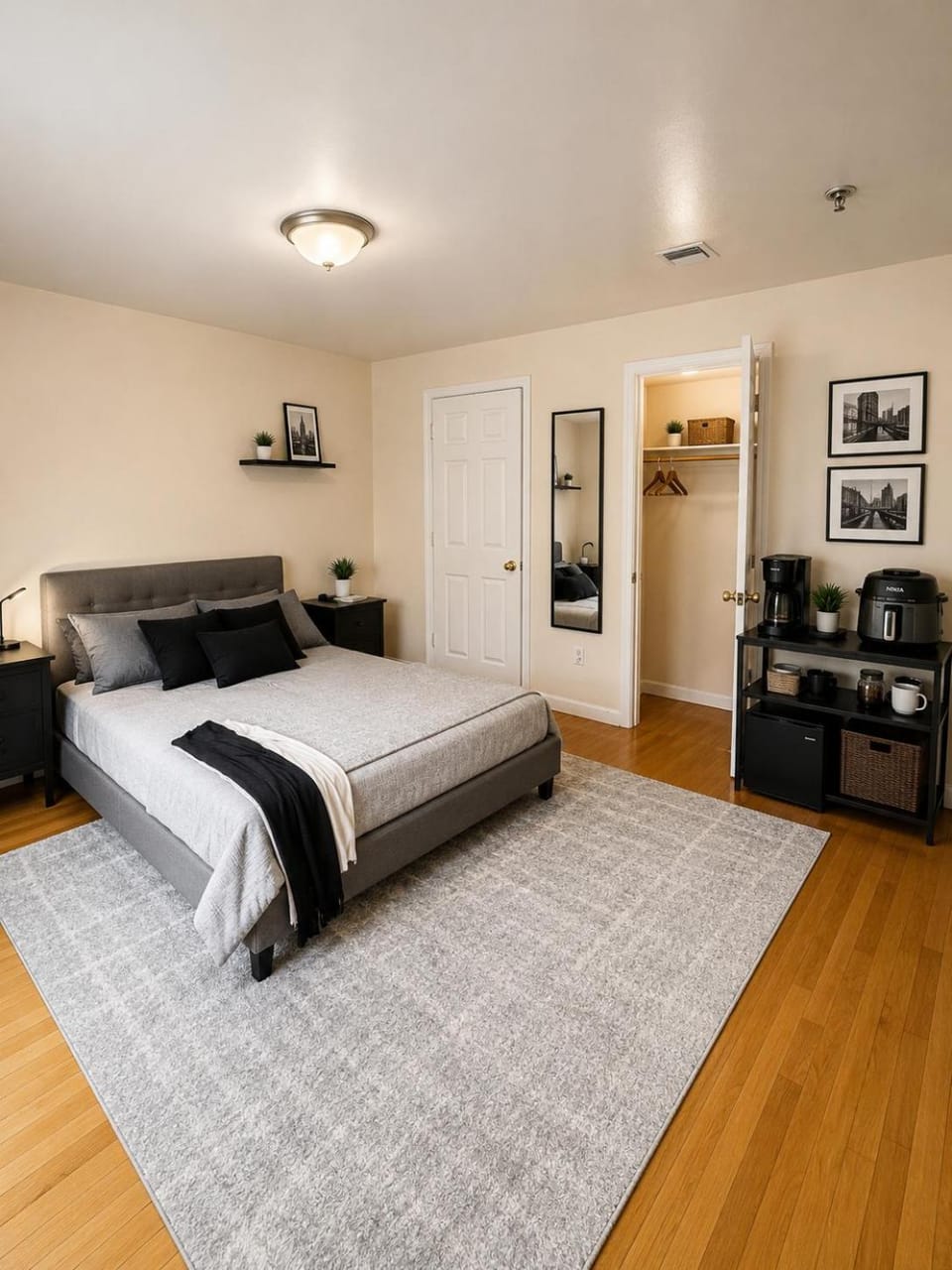 Photo of the whole room