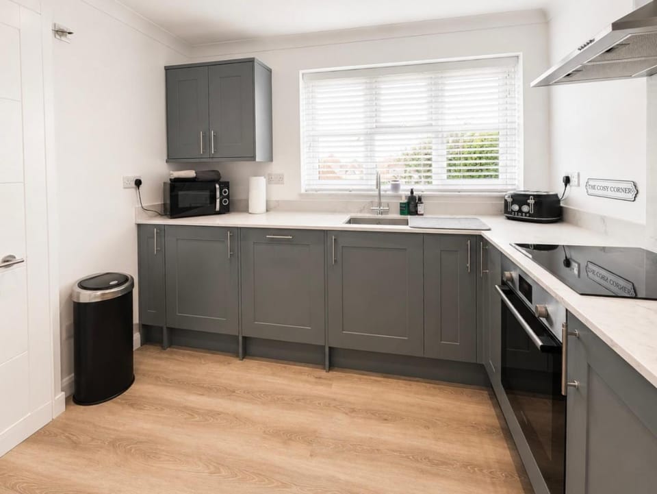 Kitchen or kitchenette, oven, stove, stove, kitchen, kitchen