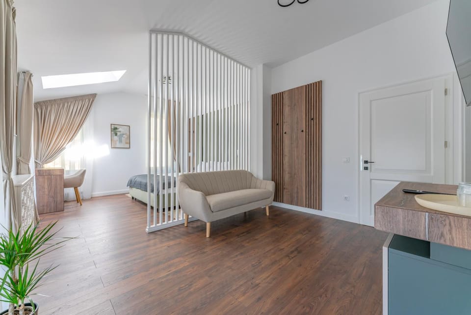 Bed, Living room, Photo of the whole room, Seating area, Bedroom
