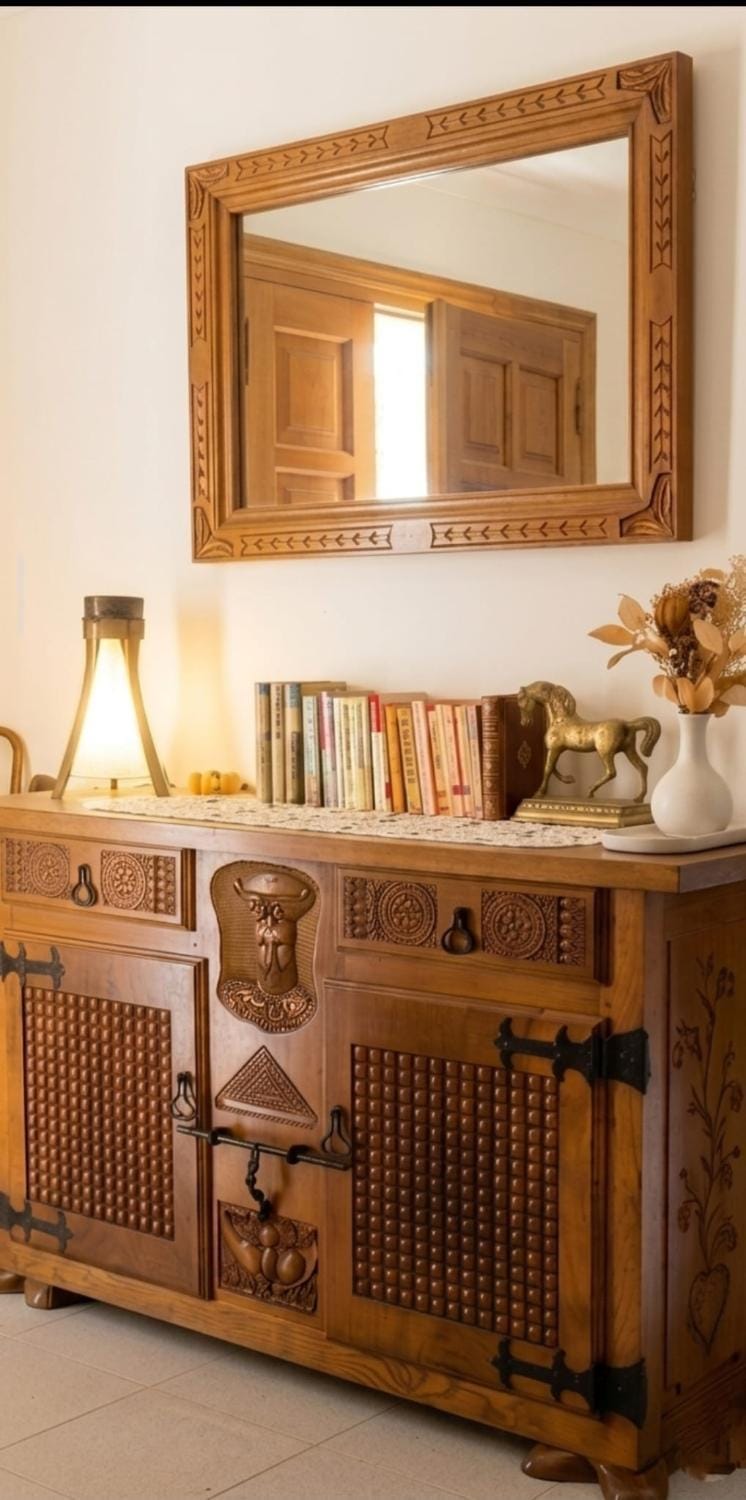 Library, Decorative detail