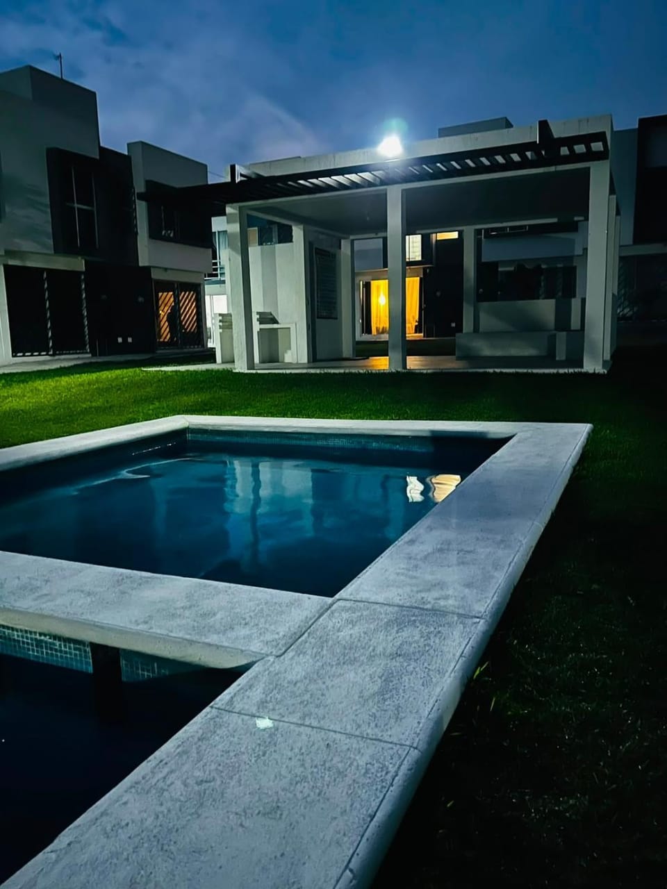 Swimming pool