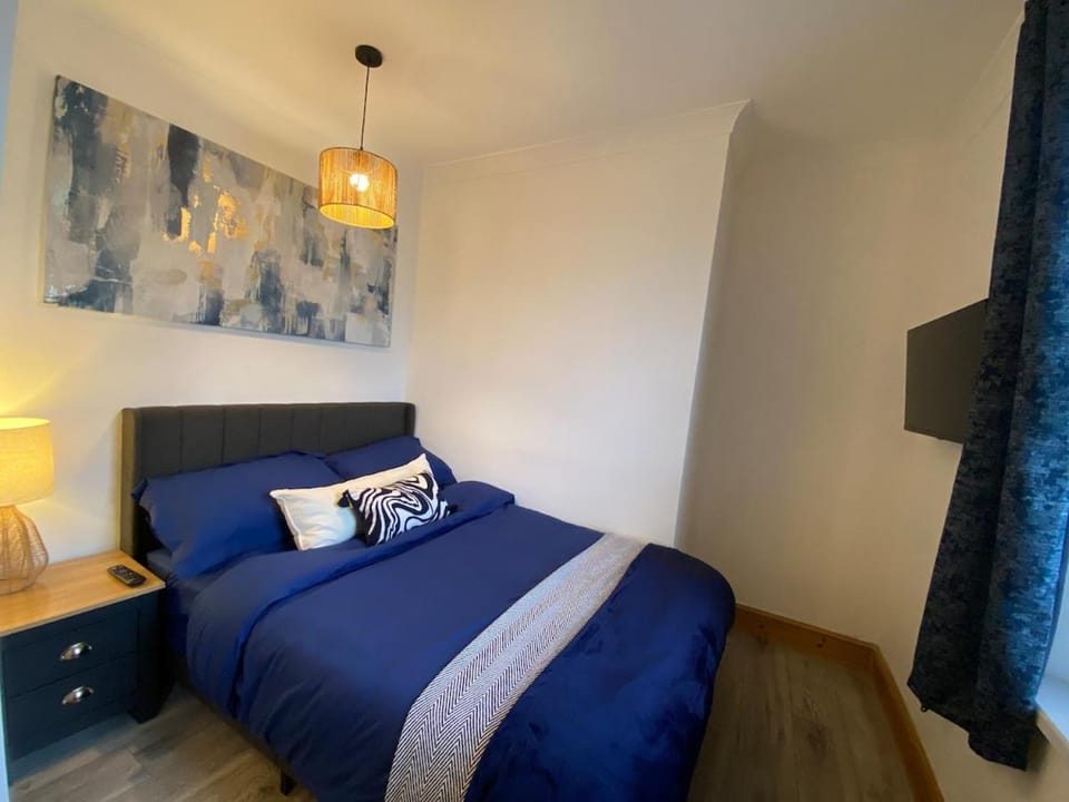 Modern 2 Bedroom City House - Free Parking Apartment in Swansea