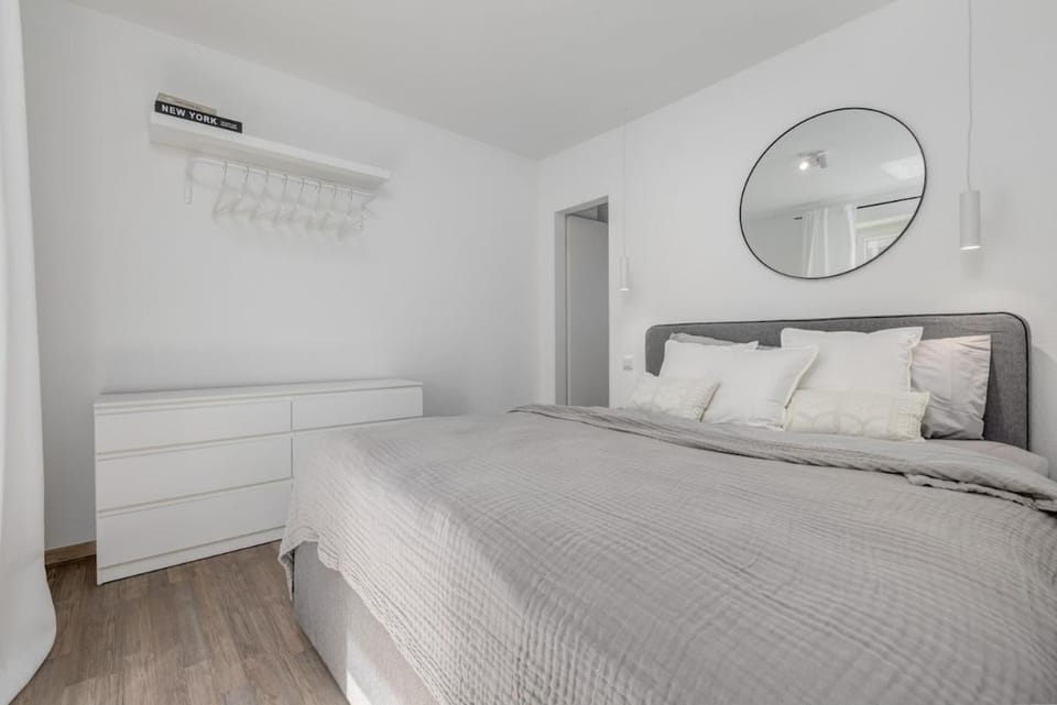 2 BR - Parking garage - Central - Terrace - Wi-Fi Apartment in Wiesbaden