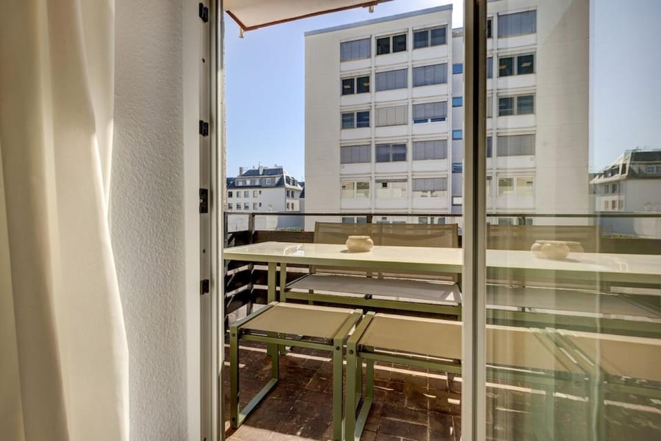 2 BR - Parking garage - Central - Terrace - Wi-Fi Apartment in Wiesbaden
