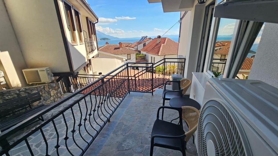 Neighbourhood, Balcony/Terrace, City view, Lake view, Mountain view