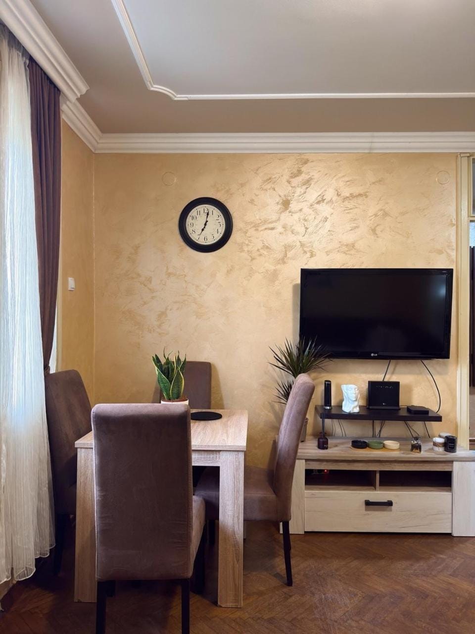 TV and multimedia, Dining area