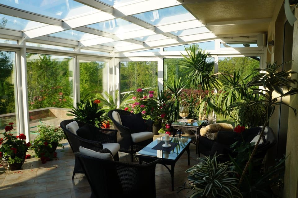 Patio, Lounge or bar