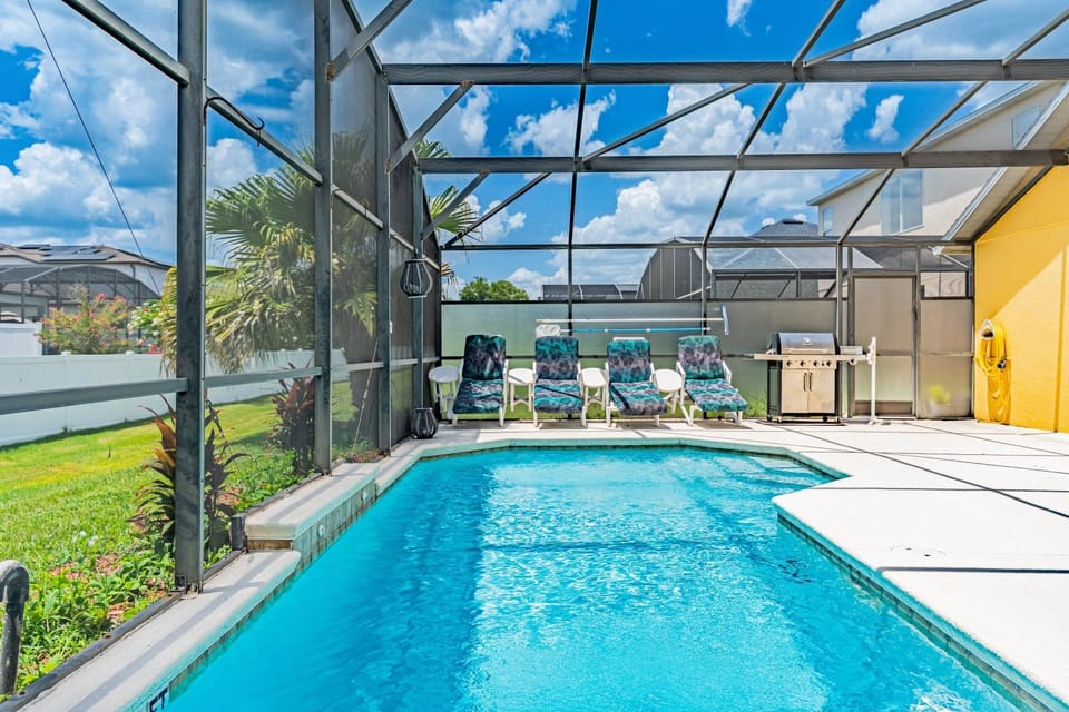 Patio, Swimming pool, Swimming pool, sunbed