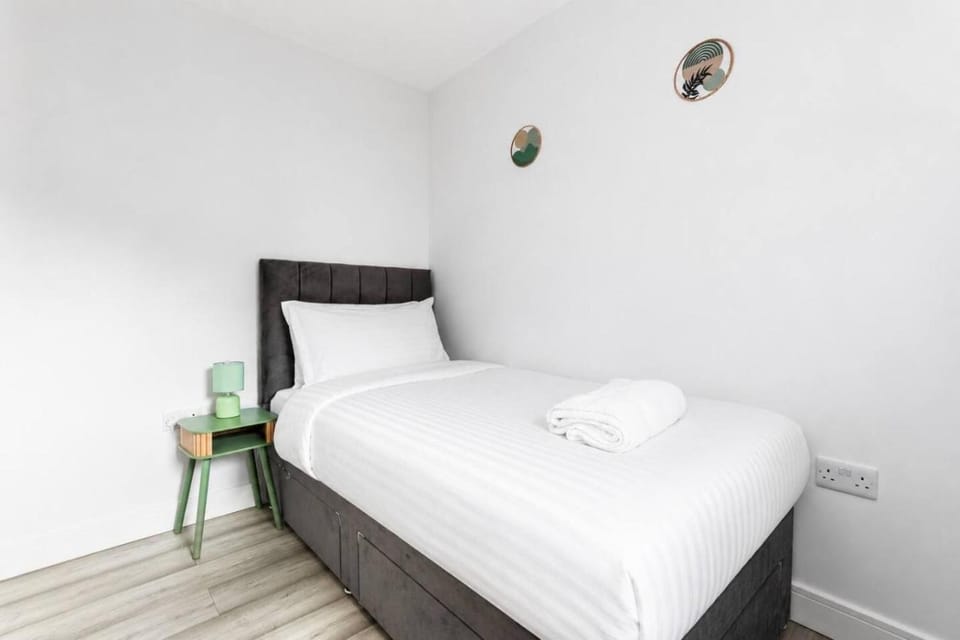 Bedford Station Escape - Sleeps 3 - Free Parking Apartment in Bedford