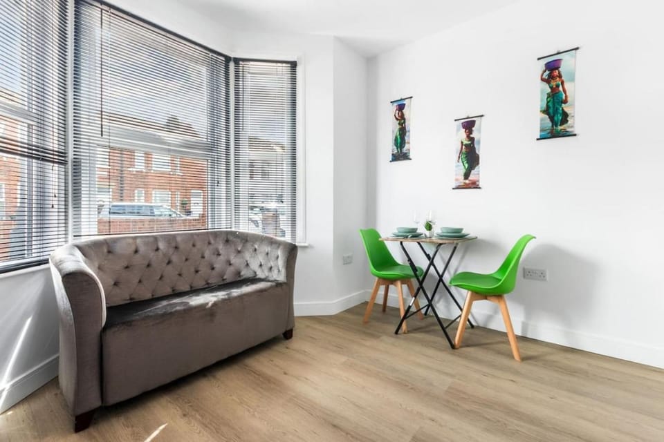 Bedford Station Escape - Sleeps 3 - Free Parking Apartment in Bedford