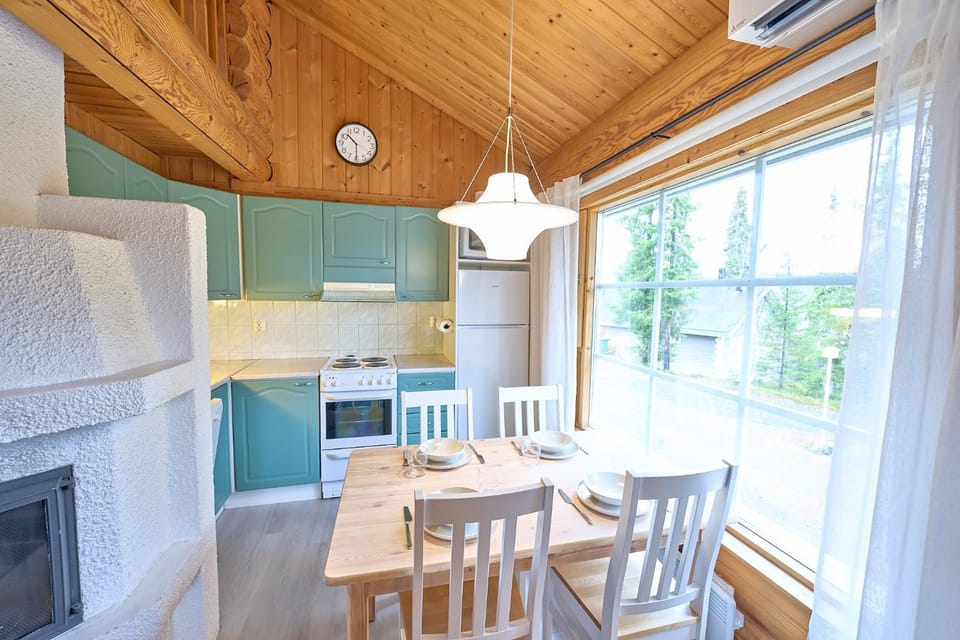 Dining area, kitchen