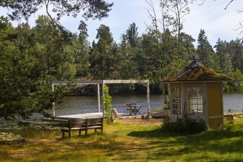 Peaceful lake house with private spa & sauna Villa in Stockholm County