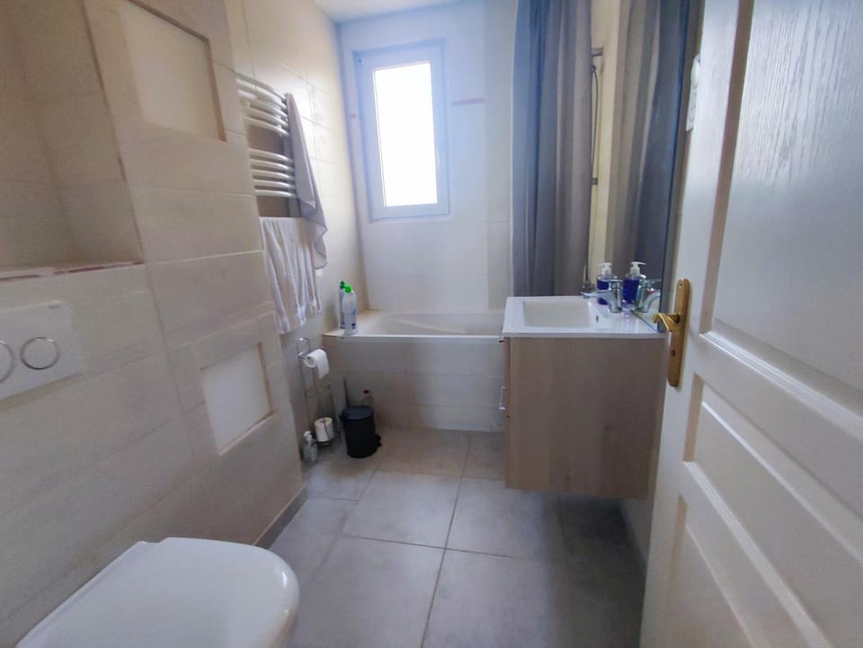 Chambre dans une maison paisible Bed and Breakfast in Angers