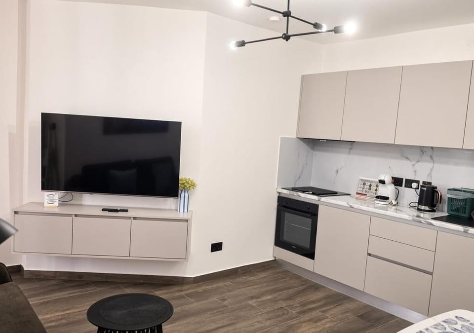 Modern Swieqi Apartment Sleeps 6 10 mins to StJulians Apartment in Saint Julians