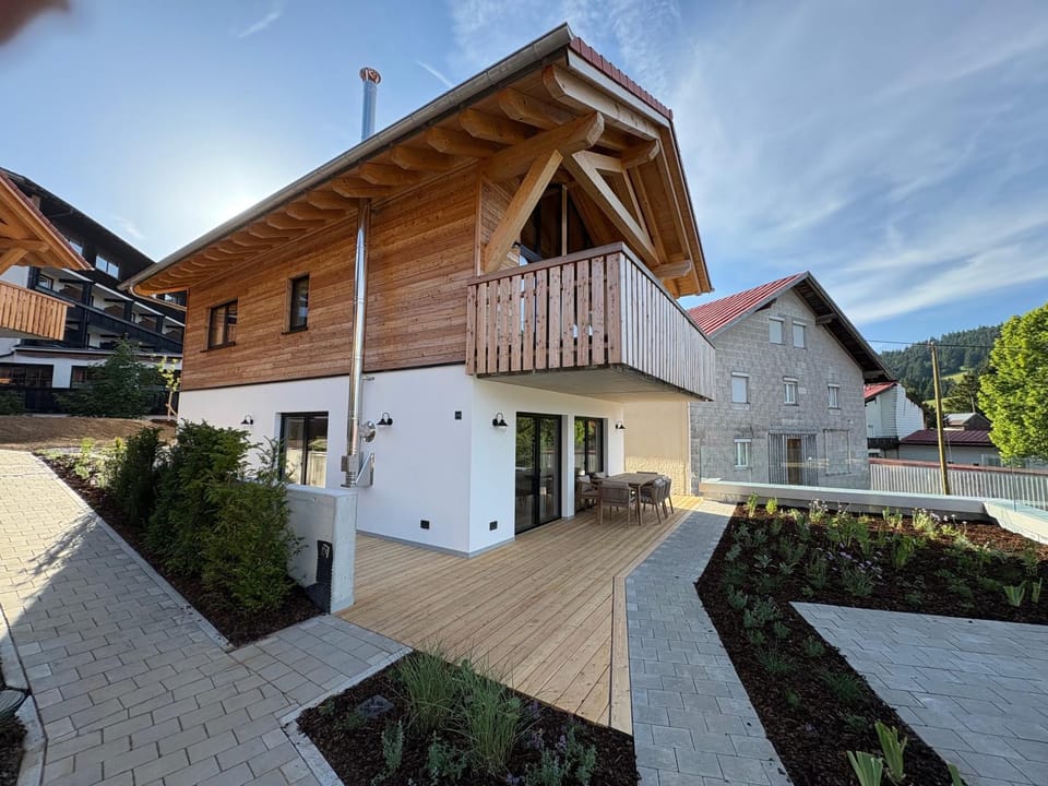 Property building, Garden, Balcony/Terrace, Garden view