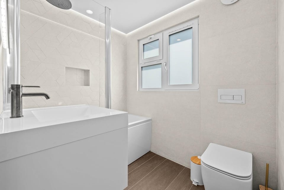 Bathroom, Bath