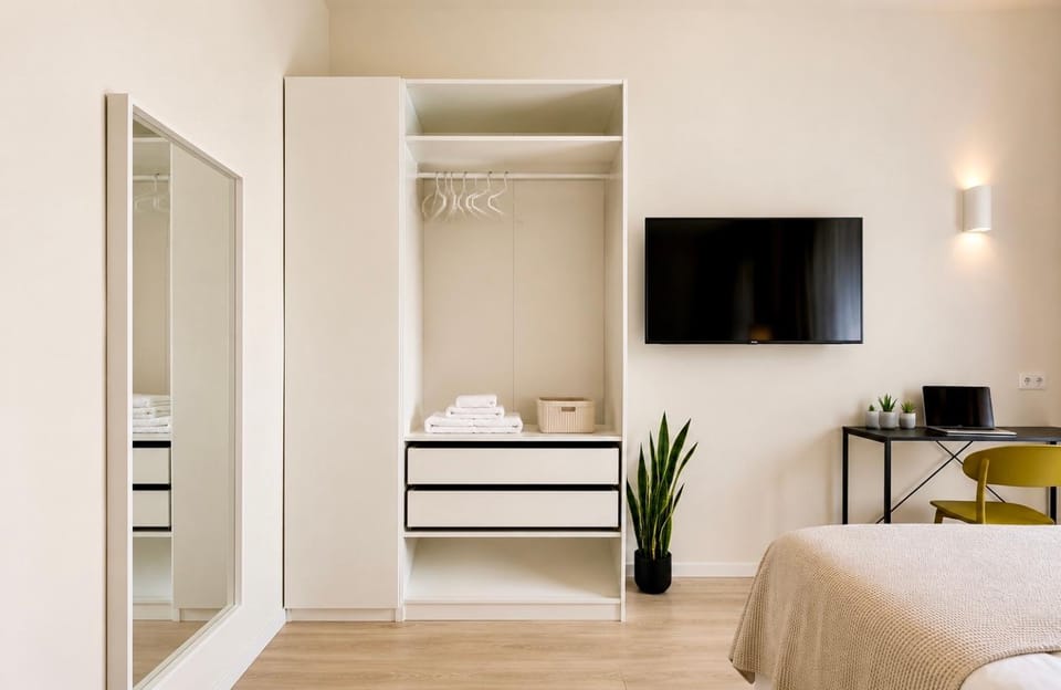 TV and multimedia, Bedroom, wardrobe
