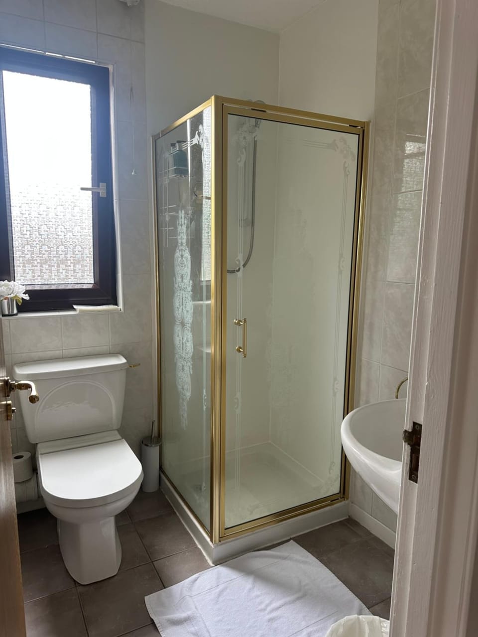 Shower, Toilet