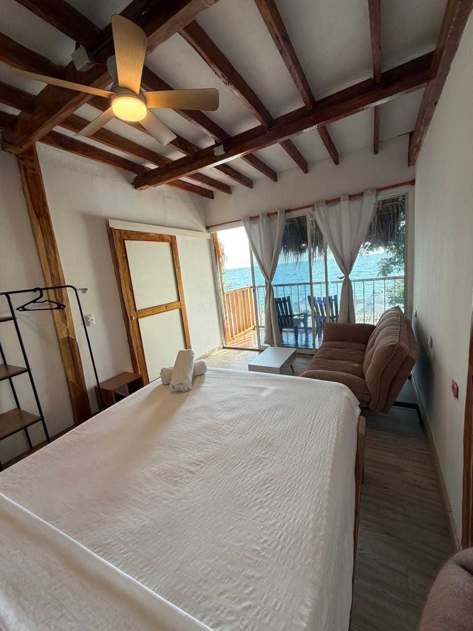 Bed, Living room, Photo of the whole room, Seating area, Bedroom