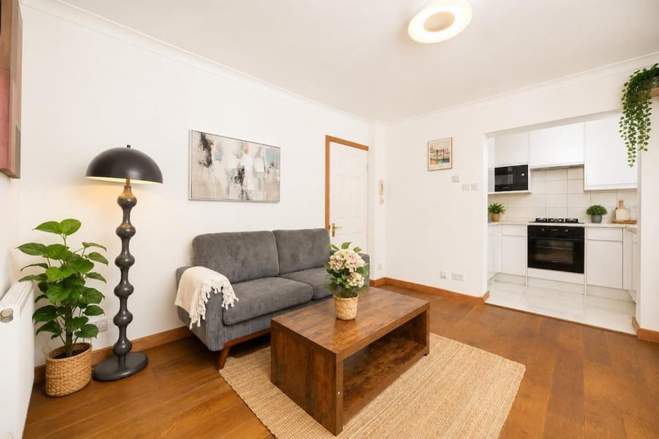 TV and multimedia, Kitchen or kitchenette, Seating area