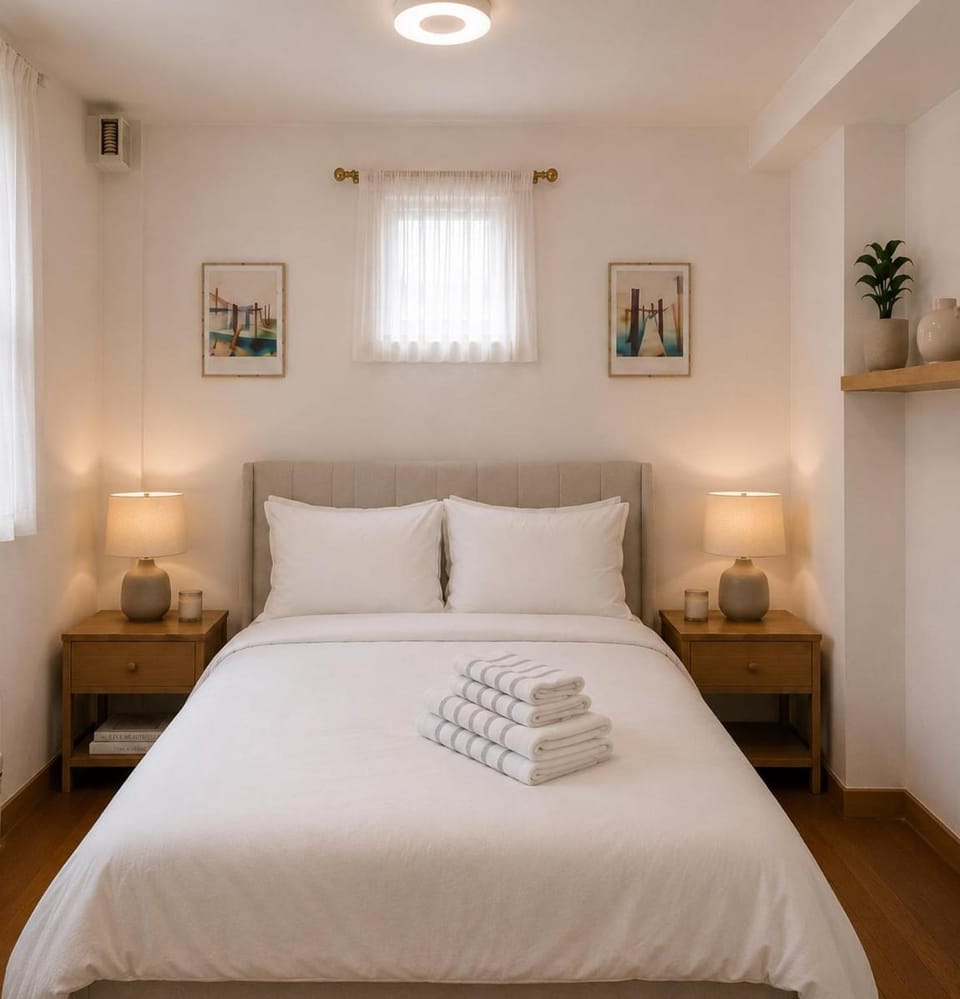 Bed, Bedroom, towels