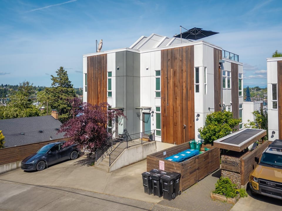 Amazing Sunset! AC-Modern Home-Parking-Near Stadium Apartment in Lake Union