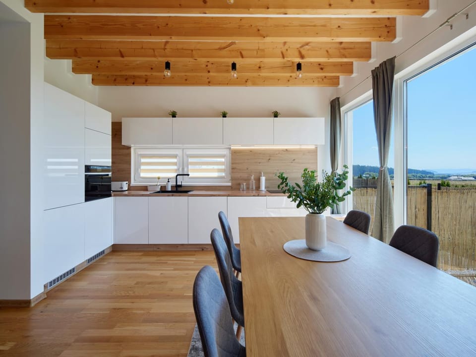 Dining area, kitchen