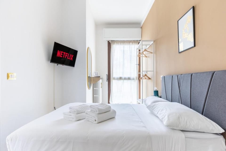 Bed, Bathroom, TV and multimedia, Photo of the whole room, Bedroom, cot, heating, air conditioner