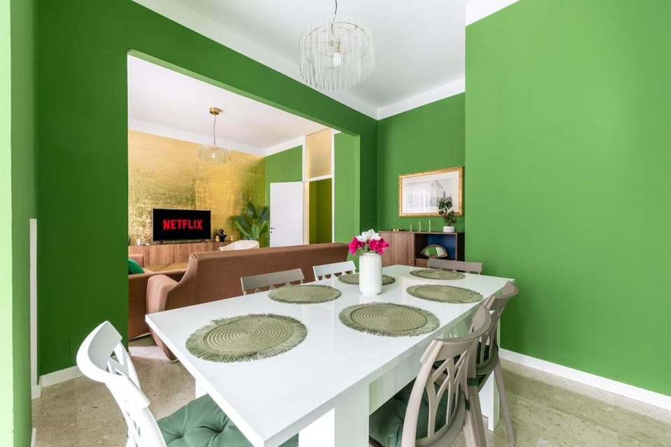 Balcony/Terrace, Dining area, heating, internet, air conditioner