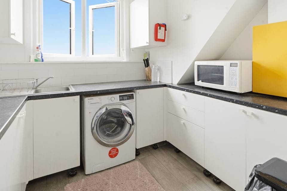 Sky View En-Suite Bed and Breakfast in Egham